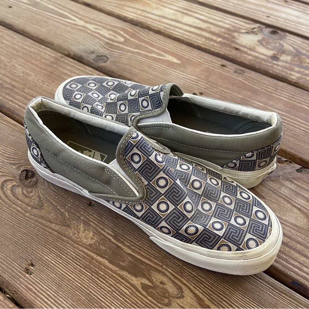 Vans Classic Slip-On Geometric Print Sneakers Olive/Tan Men’s 7 / Women’s 8.5 - Picture 4 of 6